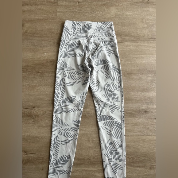 Aerie Play Palm Leaf Print Leggings SZ M - Picture 6 of 7